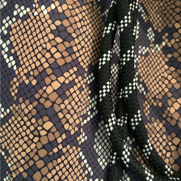 Excellent condition neoprene handbag with clutch/wallet. - Picture 3 of 6